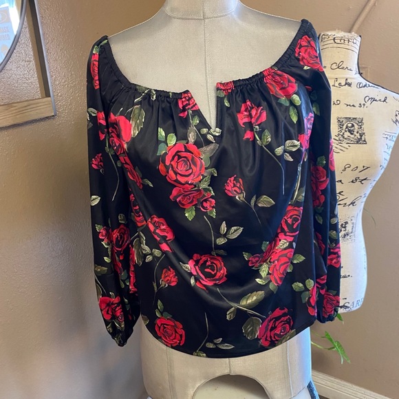 Tops - Picture 2 of 3